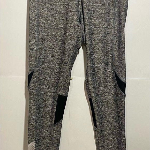 PINK Ultimate Women’s Athletic Workout Wear Grey Pants Leggings - Size Medium - Picture 6 of 6